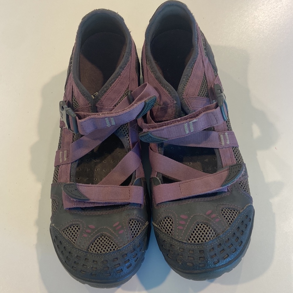 Merrell close toe crisscross strap sandals water shoes size 11
